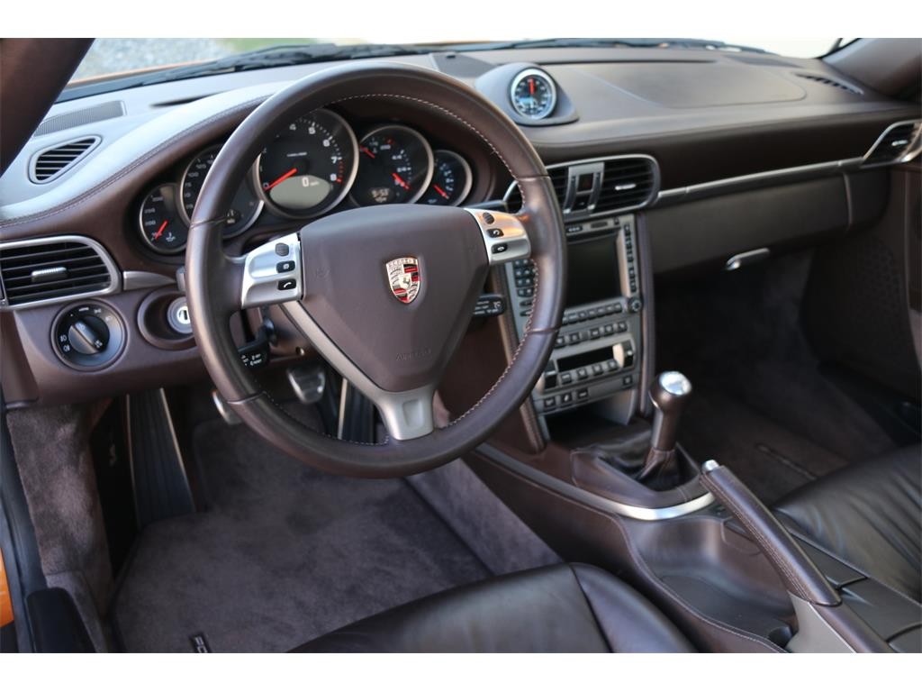 Gold-Porsche-Targa-4s-Interior